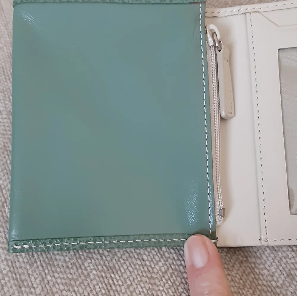 Levenger Green Leather Women's Wallet - Picture 9 of 11